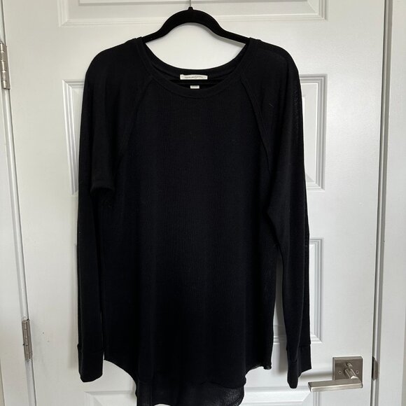 Treasure & Bond Curved Hem Long Sleeve Tee in Black - Picture 2 of 4